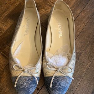 Womens 8 1/2 Chanel flats Authentic made in Italy.